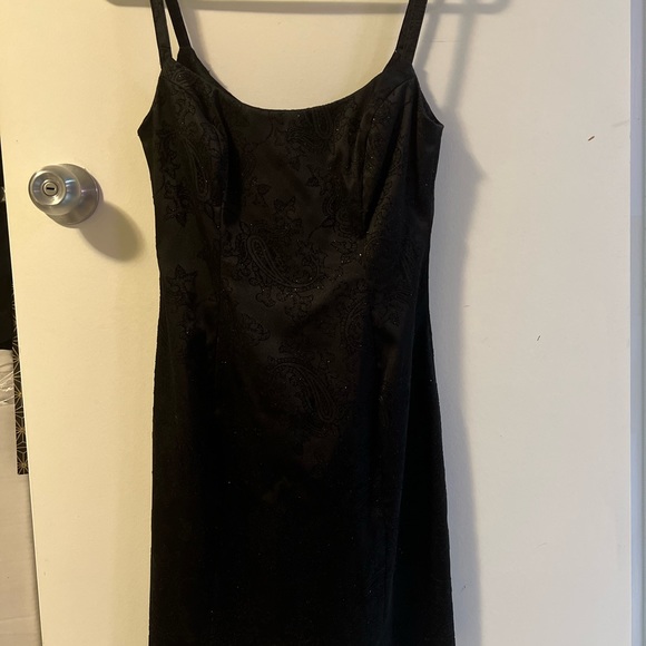 Guess Dress ๐ - Picture 2 of 3